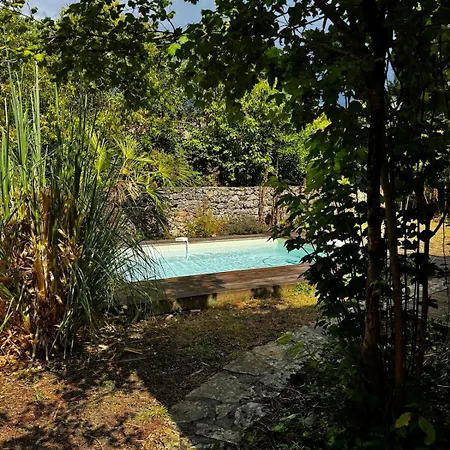 Vakantiehuis Stone Townhouse With Swimming Pool *