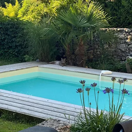 Vakantiehuis Stone Townhouse With Swimming Pool *