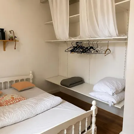 Vakantiehuis Stone Townhouse With Swimming Pool